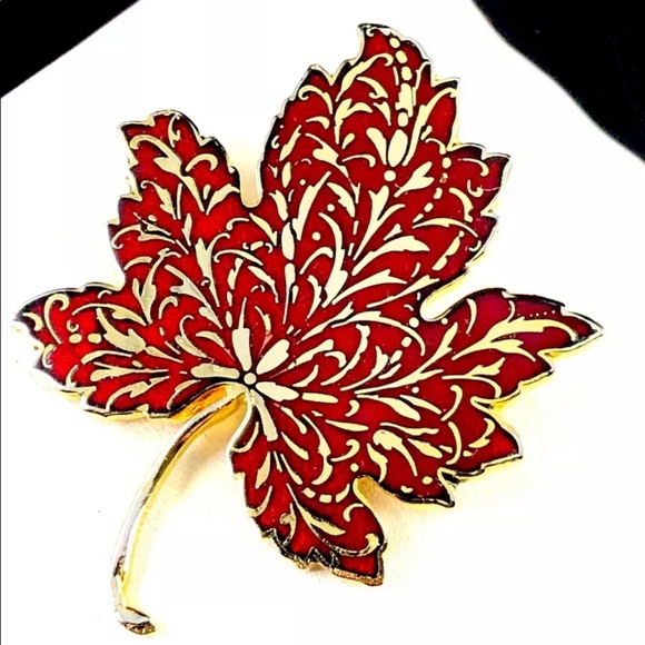 Maple leaf MMA brooch enamel inlay Metropolitan museum of the Arts MMA Canada - Picture 6 of 7